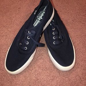 Navy blue keds